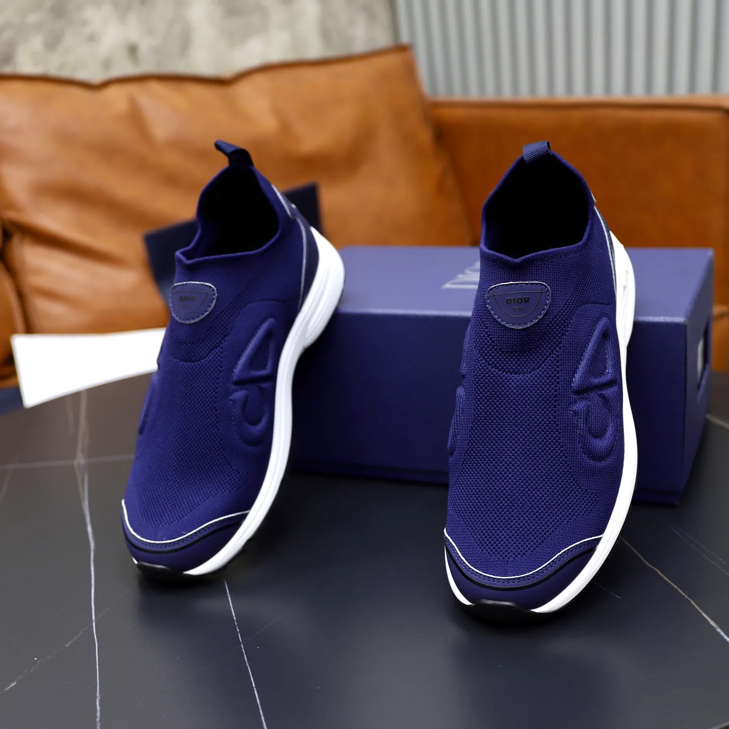 Ex-factory price: 520💰Dior B30’s latest hot model is shipped, the original version is manufactured 1:1 ▪️ Fabric: Original customized fly weave ▪️ Lining: Imported breathable mesh ▪️ Sole: Original molded non-slip outsole ▪️ Size: 38-46 (45 and 46 are custom-made and cannot be returned or exchanged)